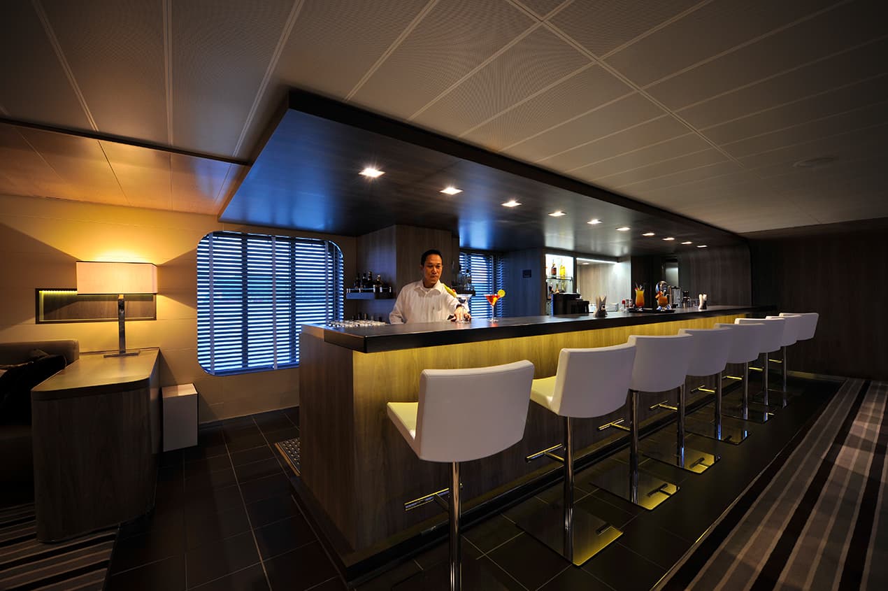 酒吧（3、6、7樓）