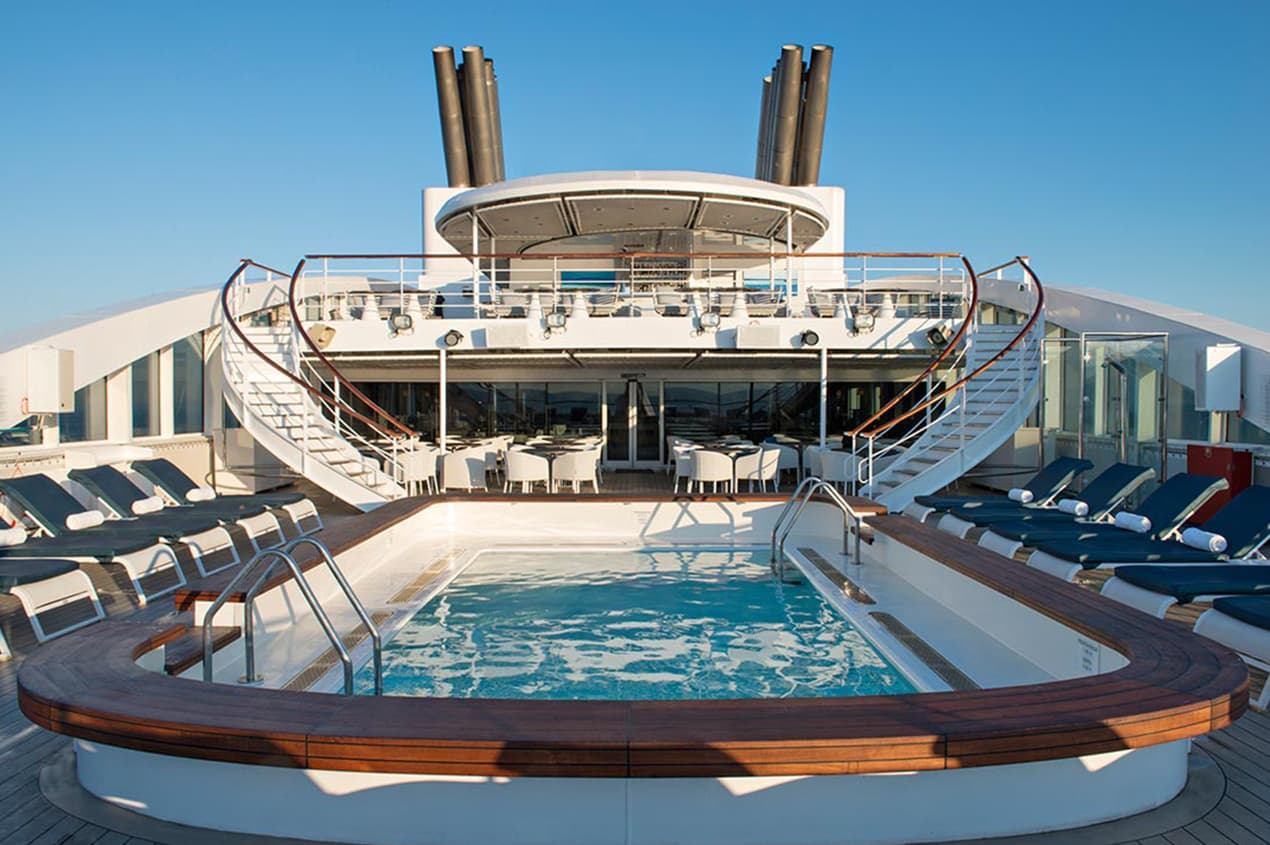 戶外泳池（6樓）